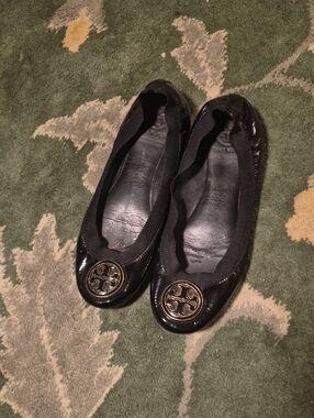 Tory Burch Black Patent Leather Ballet Flats with Gold Logo